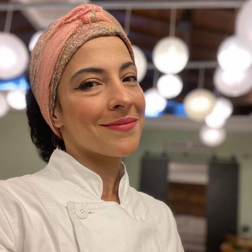 Chef Ludmyla trabalhando